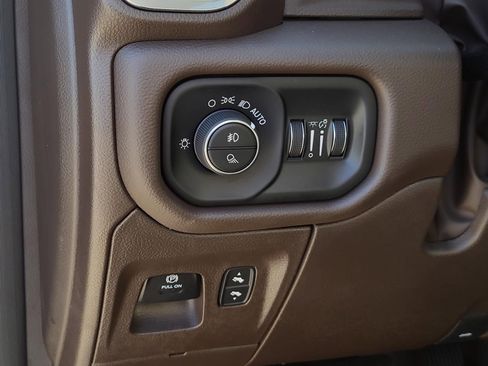 Used 2025 RAM 1500 Laramie AWD/4WD image 19