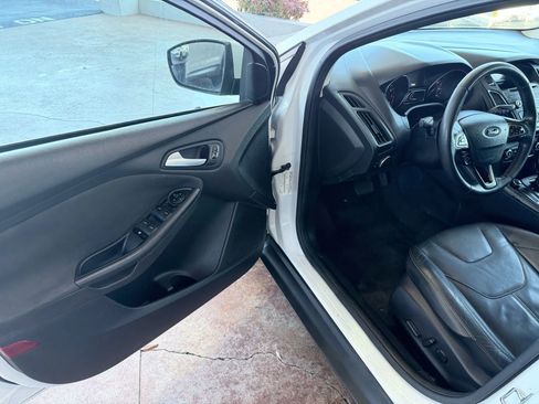 Used 2016 Ford Focus SE w/ Equipment Group 201A image 10