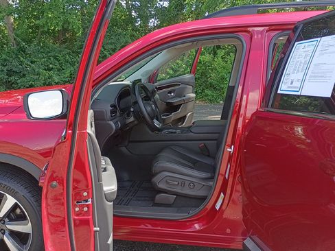 Used 2024 Honda Pilot Touring image 11