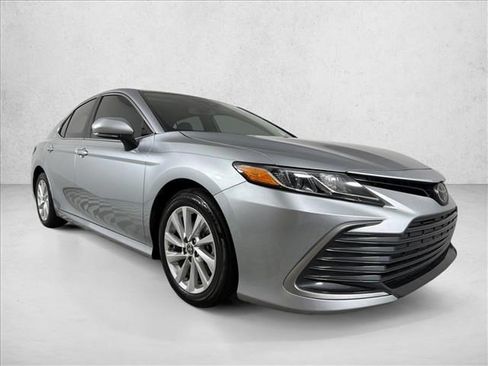Used 2022 Toyota Camry LE w/ Convenience Package FWD image 1