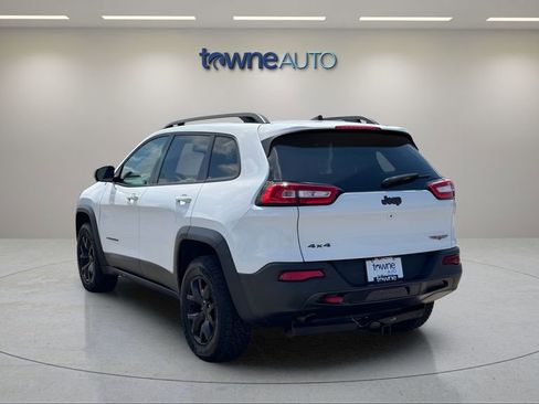 Used 2018 Jeep Cherokee Trailhawk w/ Cold Weather Group AWD/4WD image 3