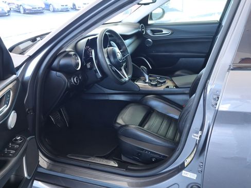 Used 2017 Alfa Romeo Giulia Ti w/ TI 19" Sport Package image 14