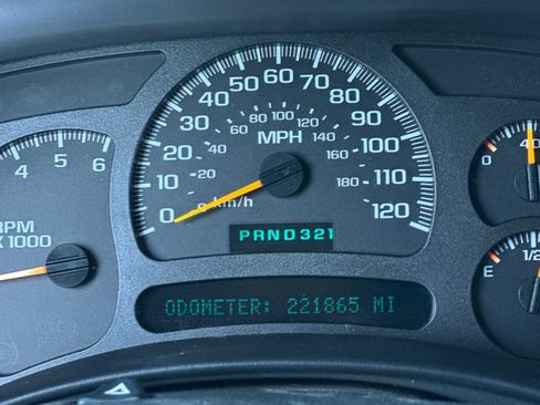 Used 2004 Chevrolet Tahoe LT w/ LT Preferred Equipment Group AWD/4WD image 23