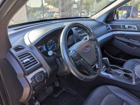 Used 2017 Ford Explorer XLT w/ Equipment Group 202A FWD image 10