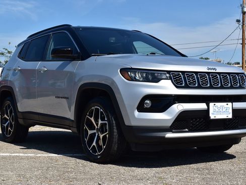 Used 2025 Jeep Compass Limited AWD/4WD image 3
