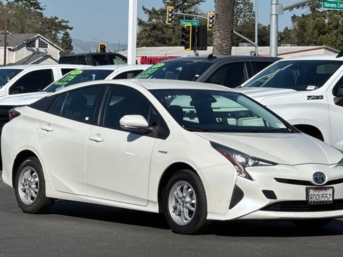 Used 2018 Toyota Prius One image 2