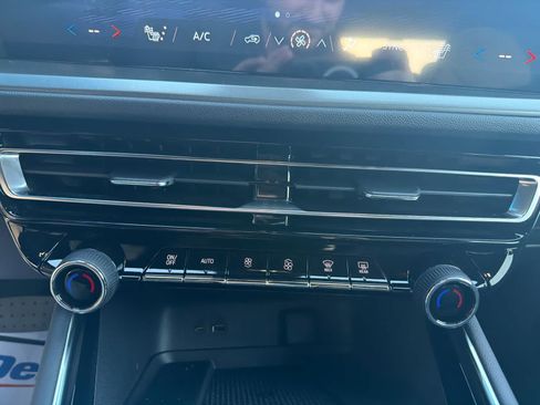 New 2026 Chevrolet Traverse LT w/ Sun and Wheel Package FWD image 21