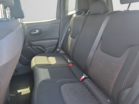 Used 2023 Jeep Renegade Latitude AWD/4WD image 13