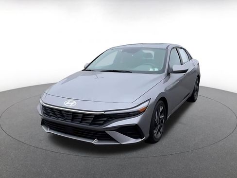 Used 2025 Hyundai Elantra SEL image 6