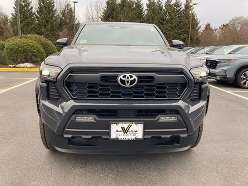 Certified 2024 Toyota Tacoma TRD Off-Road AWD/4WD image 12