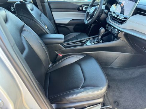 Used 2025 Jeep Compass Limited image 14