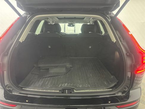 Used 2024 Volvo XC60 B5 Plus image 20
