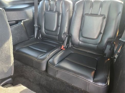Used 2017 Ford Explorer Limited image 12
