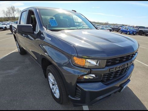 Used 2022 Chevrolet Silverado 1500 Custom w/ Safety Confidence Package image 2