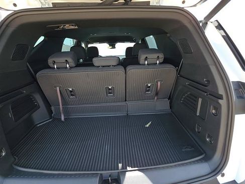 Used 2025 Chevrolet Traverse LT w/ Driver Confidence Package FWD image 19