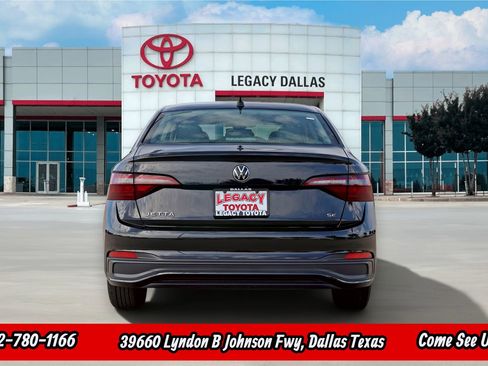 Used 2024 Volkswagen Jetta SE FWD image 8