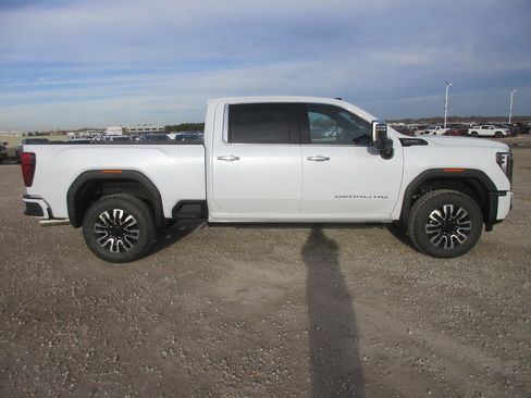 New 2026 GMC Sierra 2500 Denali Ultimate image 3