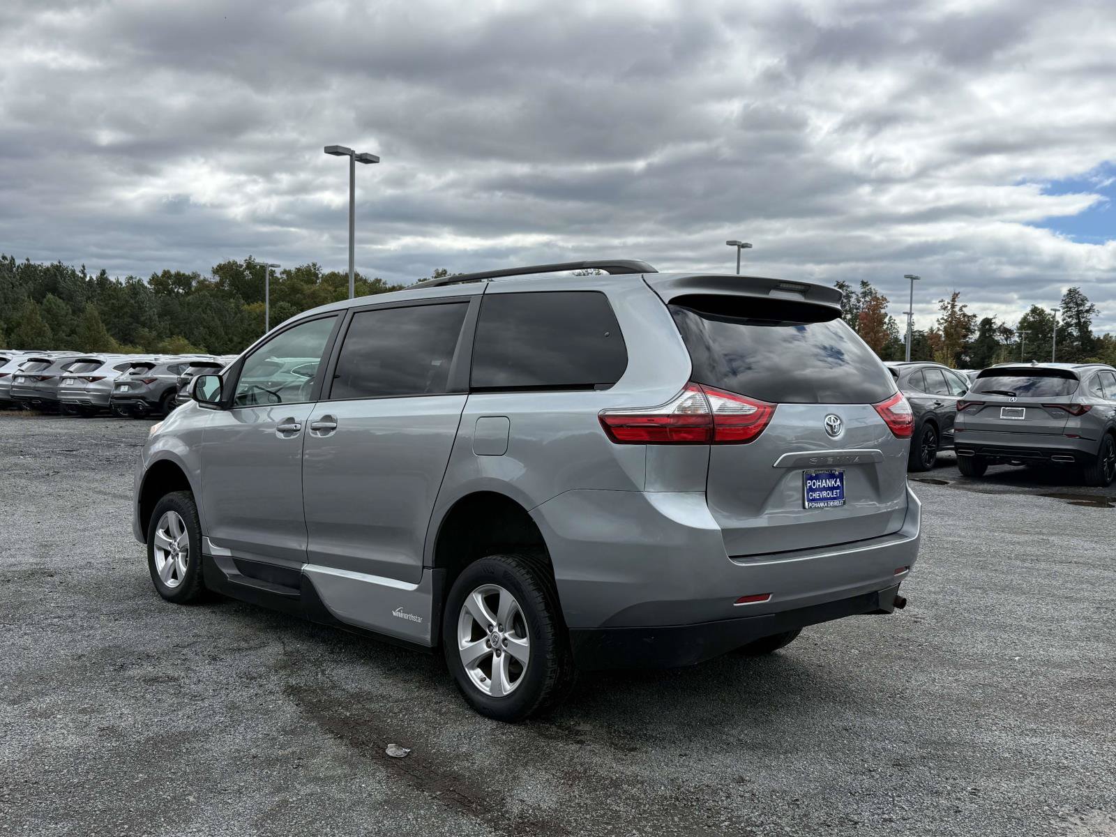 Used 2015 Toyota Sienna LE FWD image 4