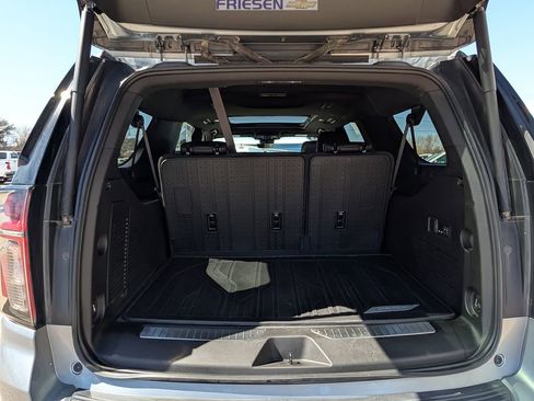Used 2023 Chevrolet Suburban High Country image 22