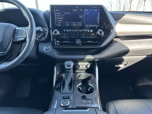 Used 2021 Toyota Highlander Limited image 13