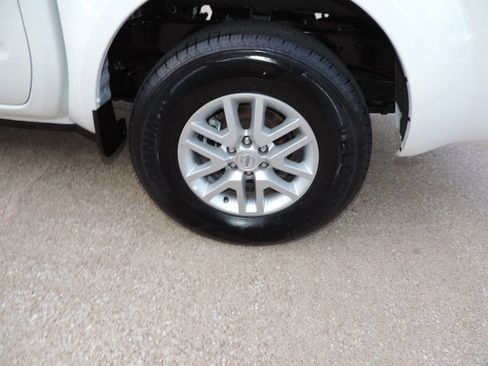 Used 2021 Nissan Frontier SV image 11