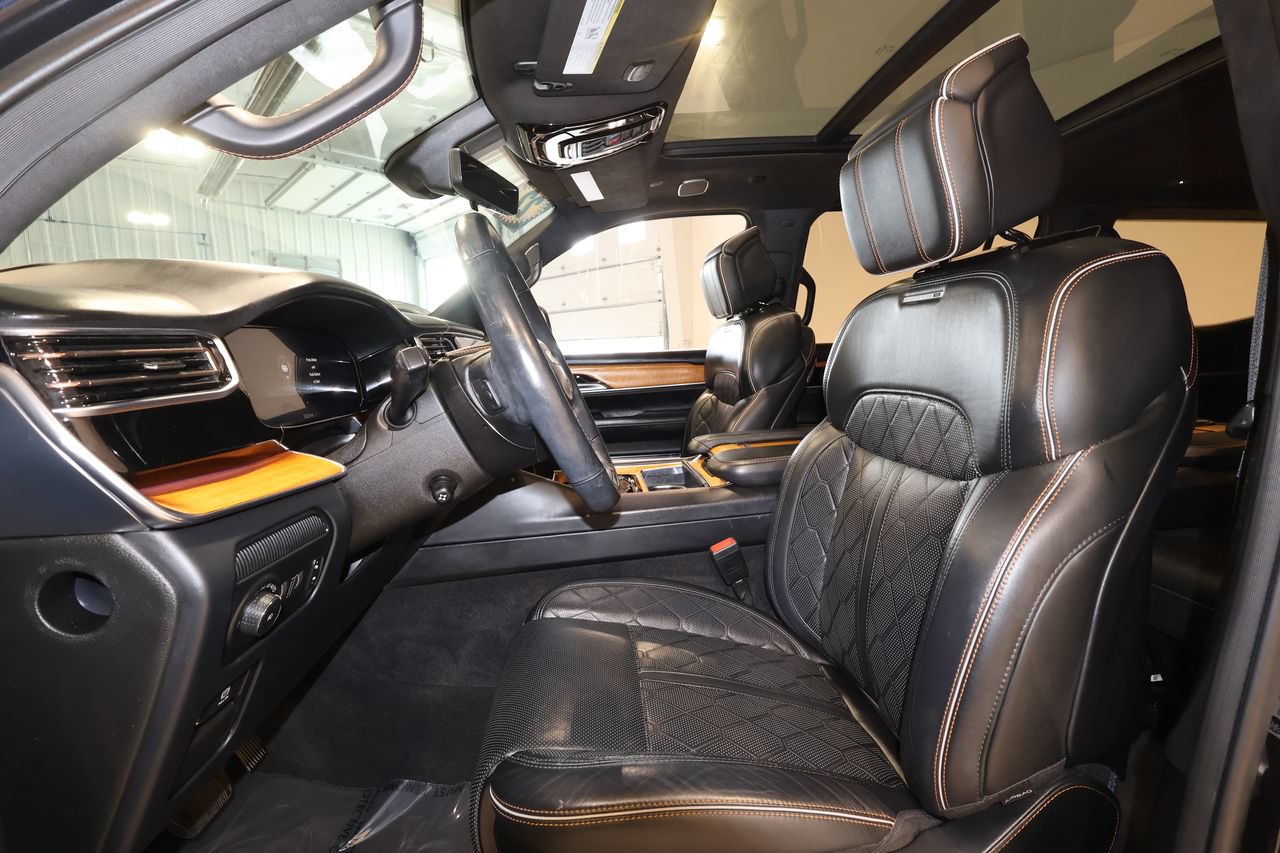 Used 2022 Jeep Grand Wagoneer Series III AWD/4WD image 23