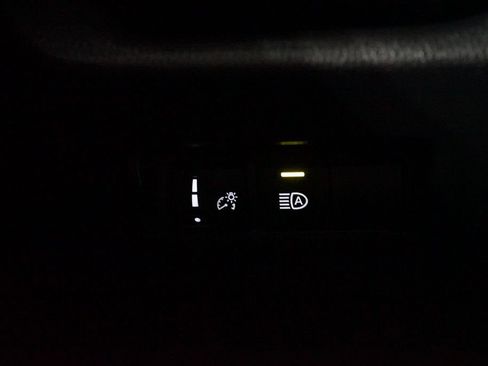 Used 2024 Toyota RAV4 XLE FWD image 24