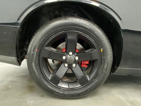 Used 2012 Dodge Challenger SXT image 17