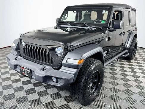Used 2018 Jeep Wrangler Unlimited Sport S AWD/4WD image 3