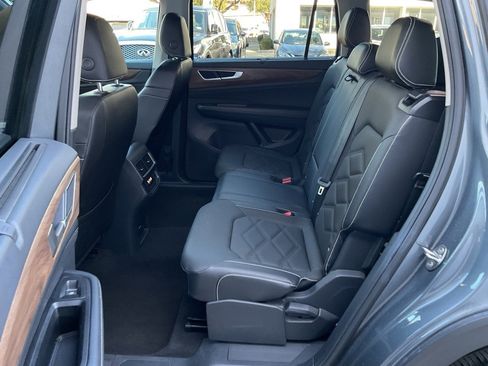 Used 2025 Volkswagen Atlas SE image 15