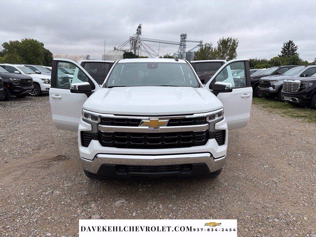 Used 2023 Chevrolet Silverado 1500 LT w/ Leather Package AWD/4WD image 33
