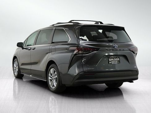 Used 2025 Toyota Sienna XLE w/ XLE Plus Package AWD/4WD image 3