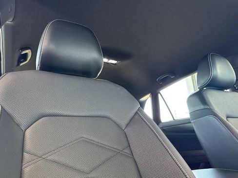 Used 2024 Volkswagen Atlas Cross Sport SE FWD image 19