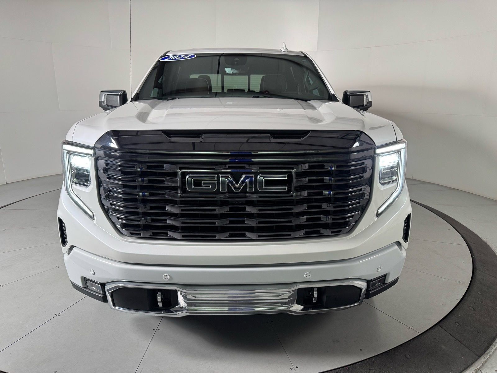 Used 2024 GMC Sierra 1500 Denali Ultimate AWD/4WD image 8