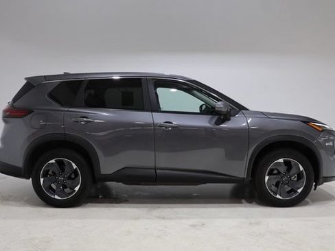 Used 2025 Nissan Rogue SV FWD image 9