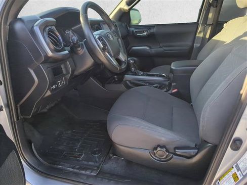 Used 2019 Toyota Tacoma TRD Sport AWD/4WD image 10