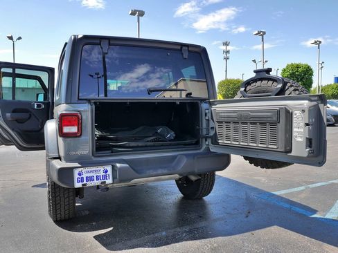 Used 2022 Jeep Wrangler Unlimited Sport AWD/4WD image 17