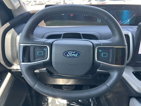 Used 2025 Ford Expedition Active AWD/4WD image 15
