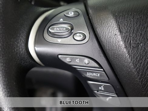 Used 2020 Nissan Pathfinder S image 4