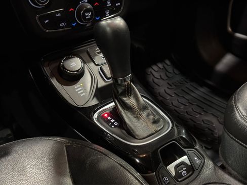 Used 2018 Jeep Compass Limited image 13