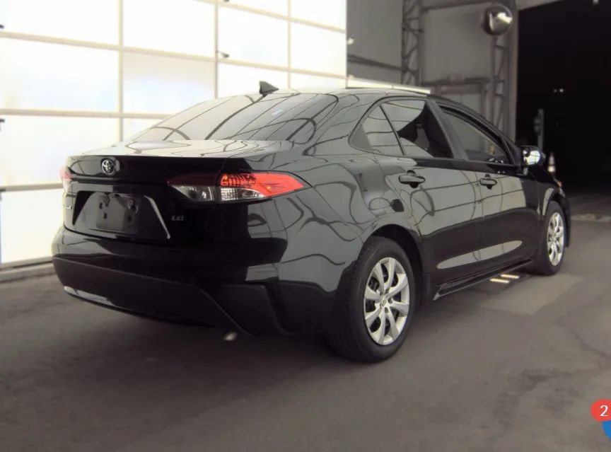 Used 2021 Toyota Corolla LE FWD image 2