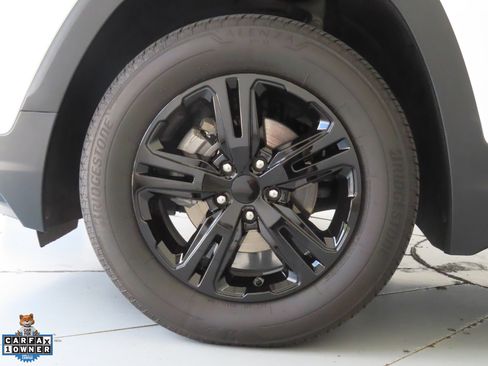 Used 2024 GMC Terrain SLE AWD/4WD image 28