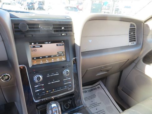 Used 2017 Lincoln Navigator L Select image 12