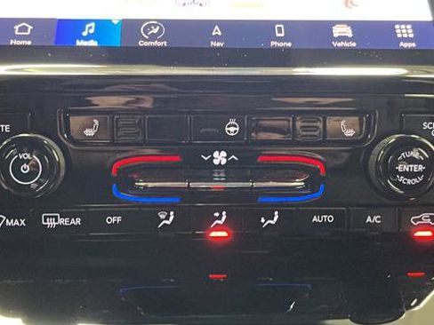 Used 2023 Jeep Grand Cherokee 4WD 4xe image 18