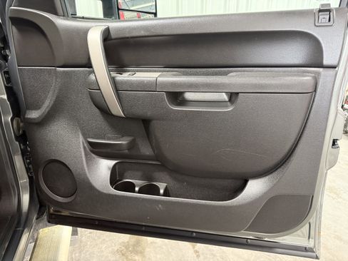 Used 2011 Chevrolet Silverado 2500 LT w/ Interior Plus Package AWD/4WD image 8