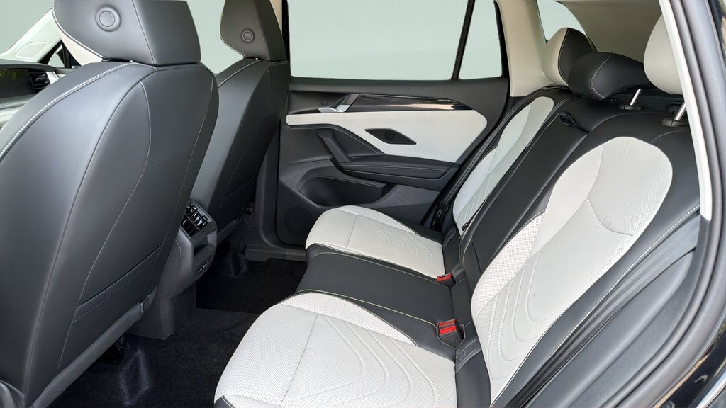 New 2026 Volkswagen Tiguan SE AWD/4WD image 35