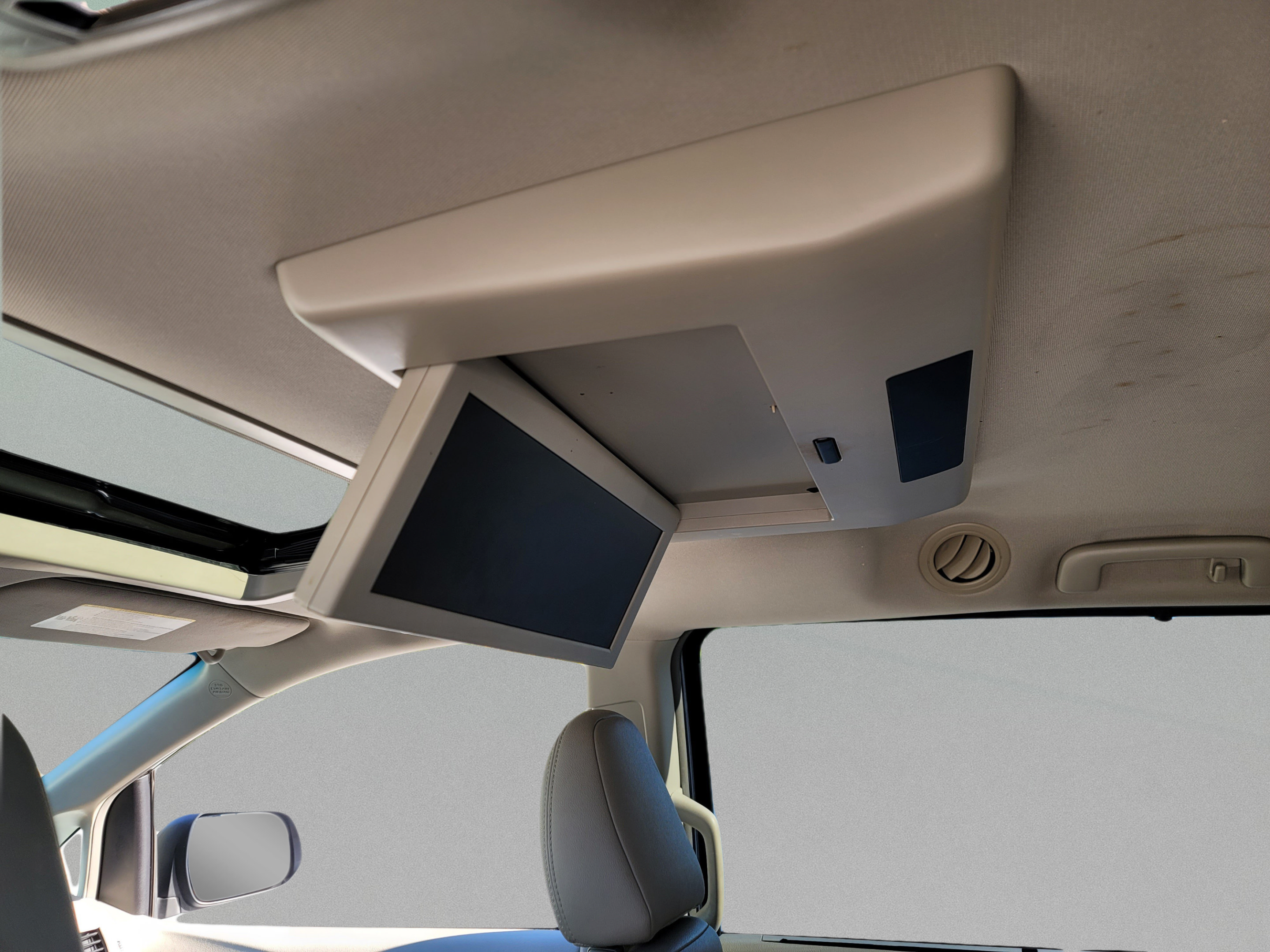Used 2017 Toyota Sienna XLE FWD image 31
