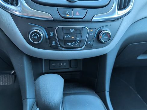 Used 2023 Chevrolet Equinox LS FWD image 17