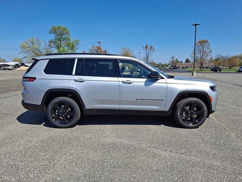New 2026 Jeep Grand Cherokee L Limited AWD/4WD image 9