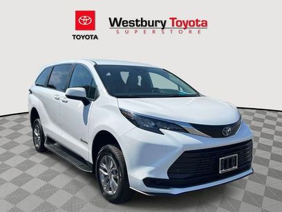 Used 2025 Toyota Sienna LE